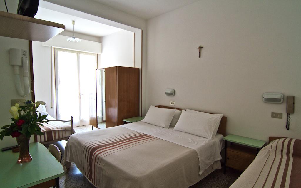 Hotel Villa Tua Riccione Zimmer foto